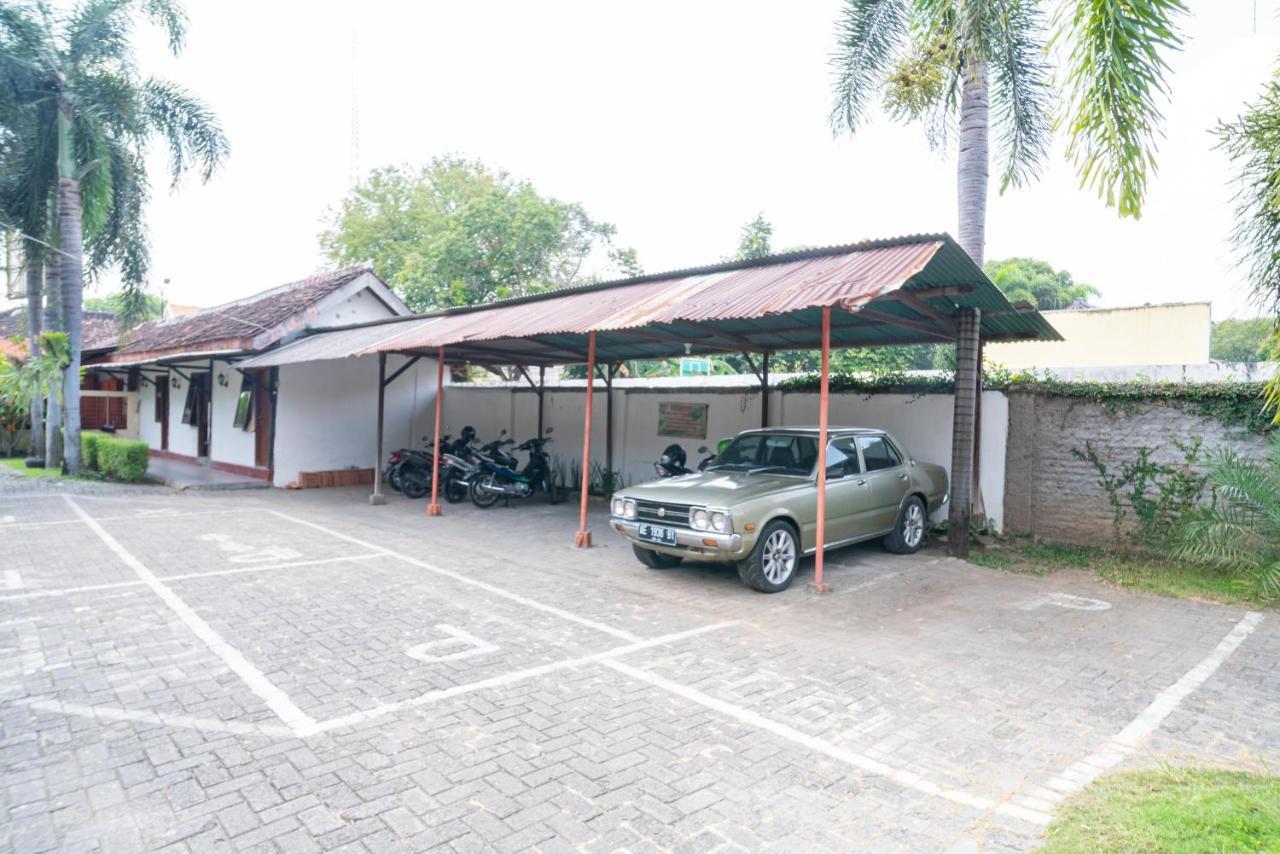 Hotel Reddoorz @ Panglima Sudirman Madiun Exterior foto