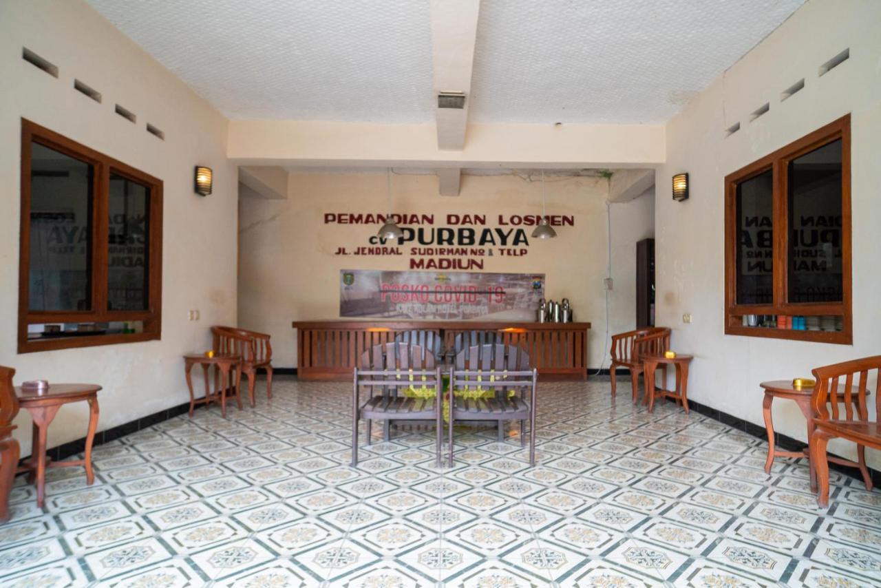 Hotel Reddoorz @ Panglima Sudirman Madiun Exterior foto
